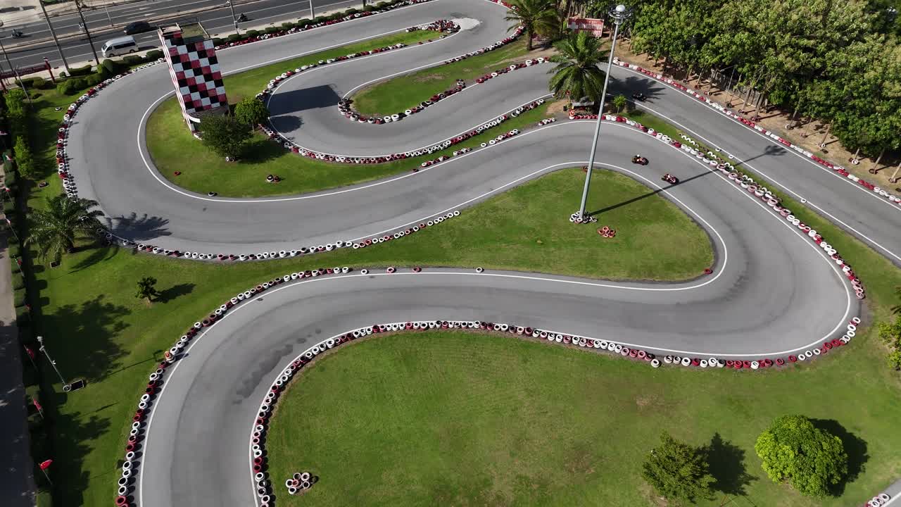 vista aérea de una pista de go-kart