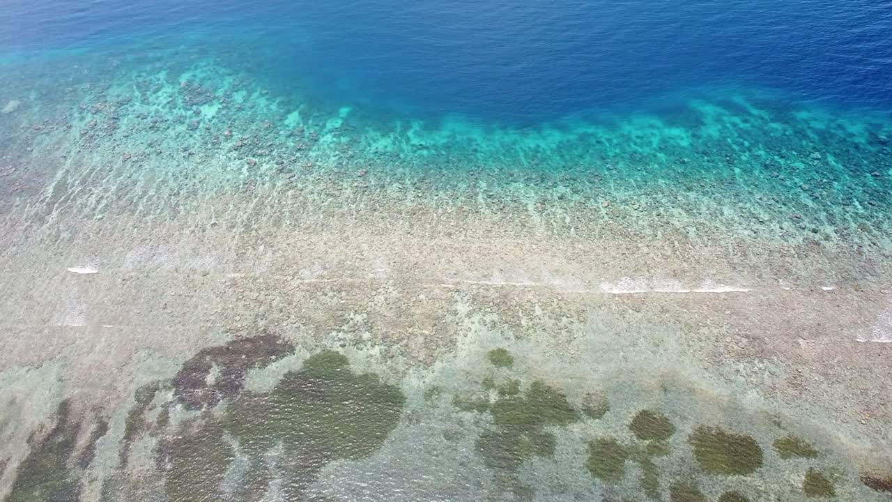 놀랍도록 맑은 방향으로 낮아지는 조감도