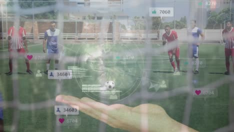 animación de iconos de redes sociales, globo en mano y procesamiento de datos sobre jugadores de fútbol
