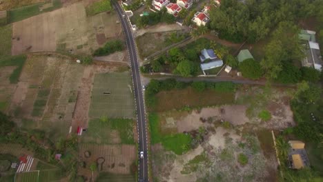 Vista-Aérea-De-Mauricio-Con-Tierras-De-Cultivo-Y-Costa.