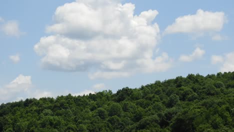 Clouds-time-lapse,-beautiful-blue-sky-with-clouds