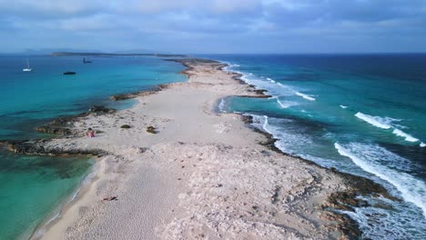 headland splits the sea