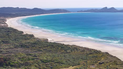 Wunderschöne-Weite-Luftaufnahme-Der-Mason-Bay-Auf-Stewart-Island,-Neuseeland