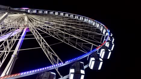 vista de la rueda de la ferris de parís en francia por la noche en la plaza de la concordia
