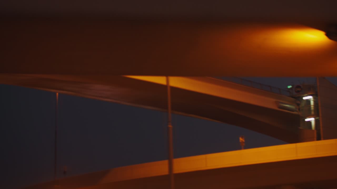 vista de la autopista de paso nocturno