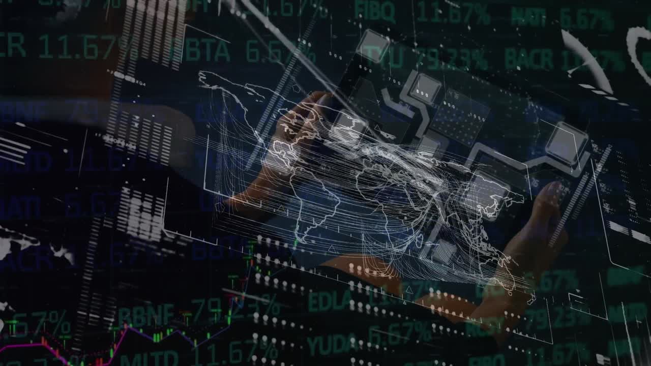 animazione dell'elaborazione dei dati sulle mani utilizzando il tablet