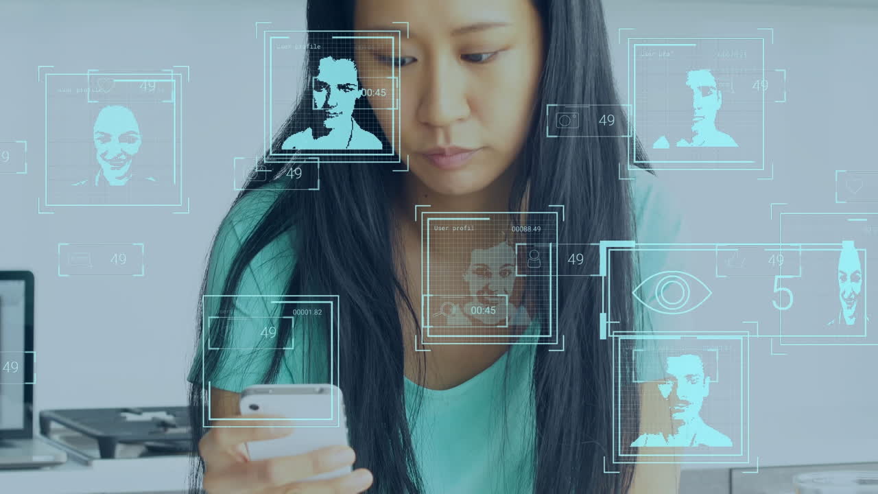 animación de las reacciones en las redes sociales sobre la mujer asiática que usa un teléfono inteligente