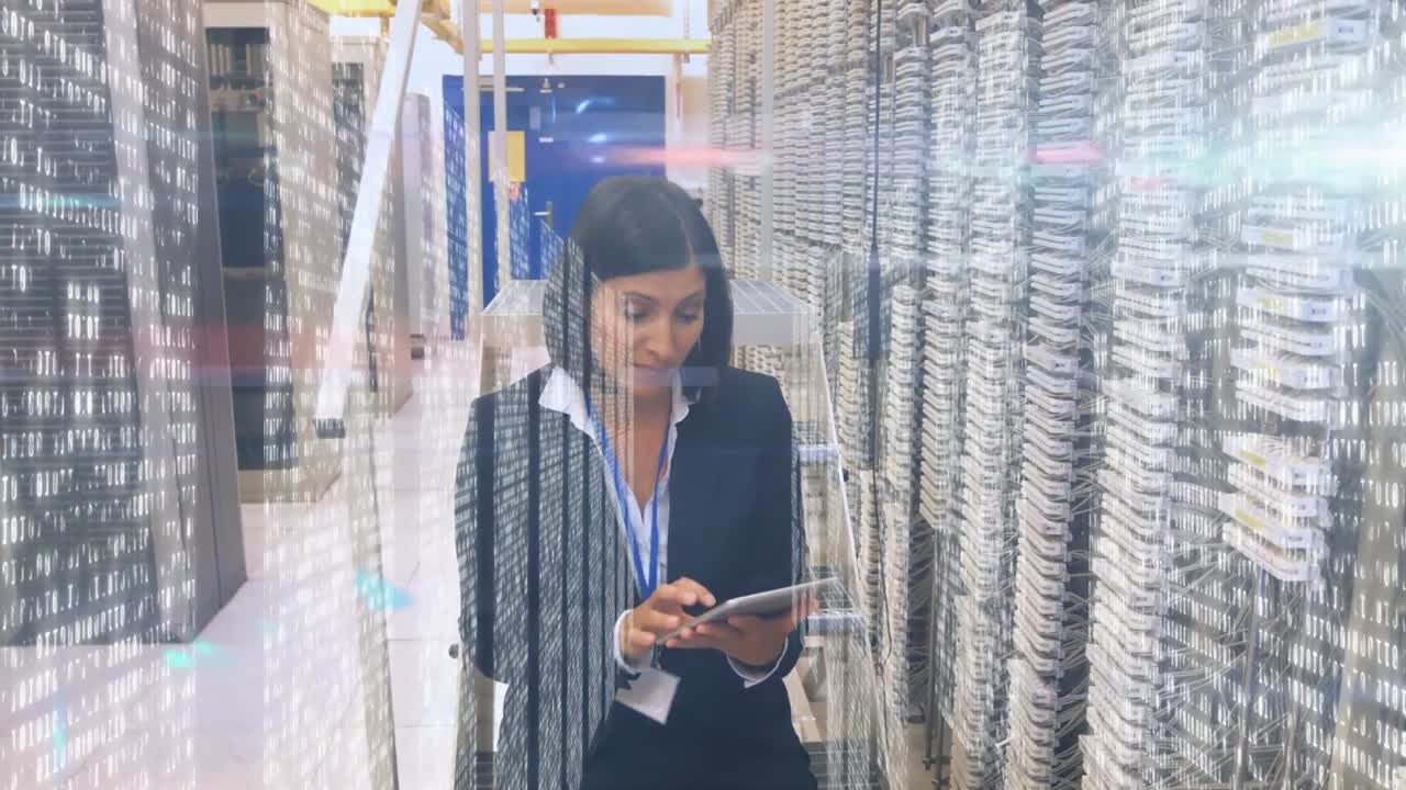 animación de una mujer trabajando con procesadores de computadora