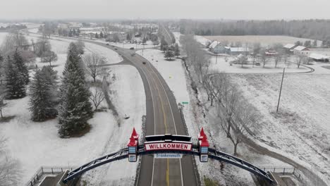 Frankenmuth-Michigan-Zieht-Von-Der-Schildenthüllung-Hoch