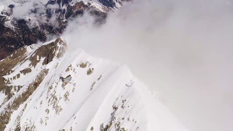 Pico-Cima-D&#39;asta-En-Italia-Visto-Desde-Un-Dron-En-Invierno