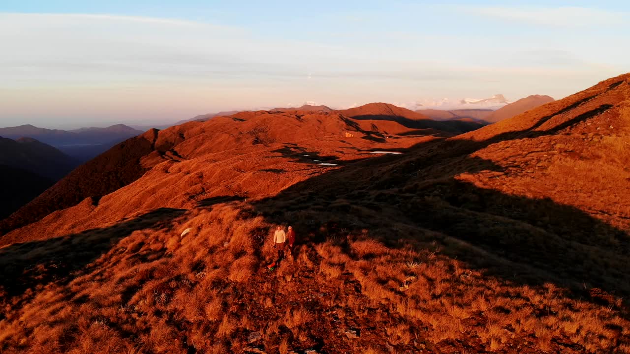 Golden Hour Mountain Hikes: Scenic Sunset Views and Ocean Vistas