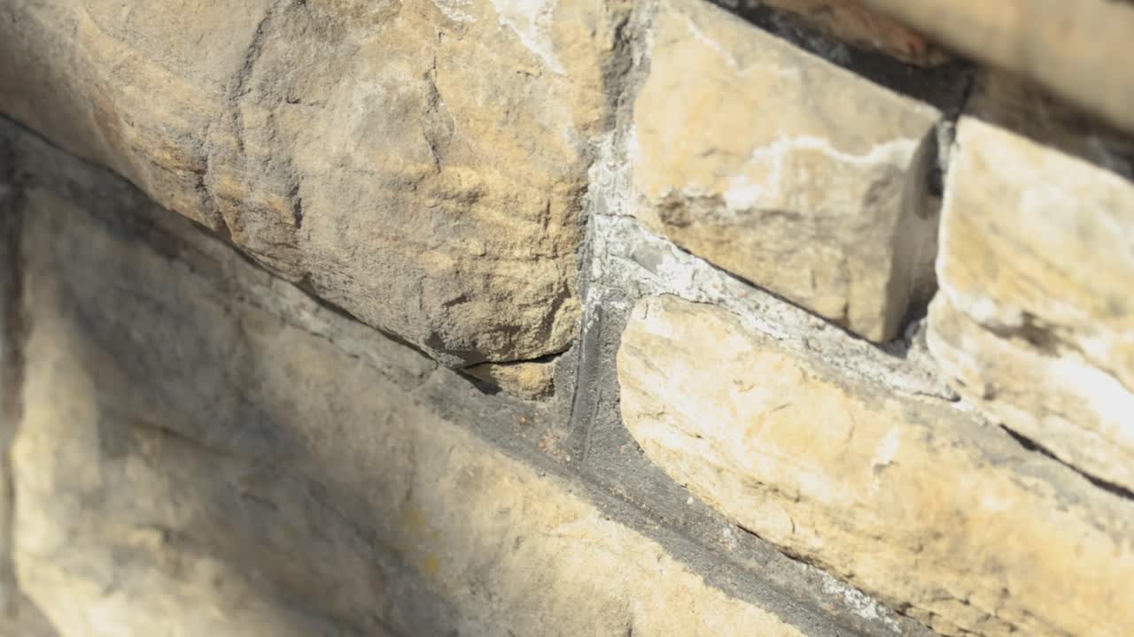 exterior de ladrillo del parlamento de canadá muro de piedra exterior en un día soleado de primavera en ottawa, canadá