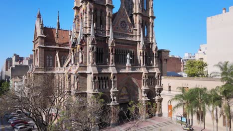 Langsam-Steigende-Antenne-Der-Berühmten-Kapuzinerkirche-In-Cordoba,-Argentinien
