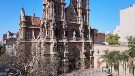 Slow-rising-aerial-of-famous-Capuchinos-church-in-Cordoba,-Argentina