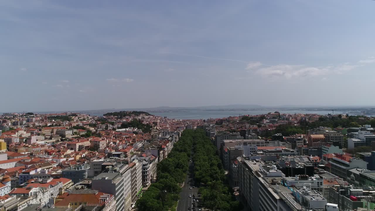 Lisbona Portogallo, veduta aerea della città, Viale della Libertà e Piazza Marquês de Pombal.