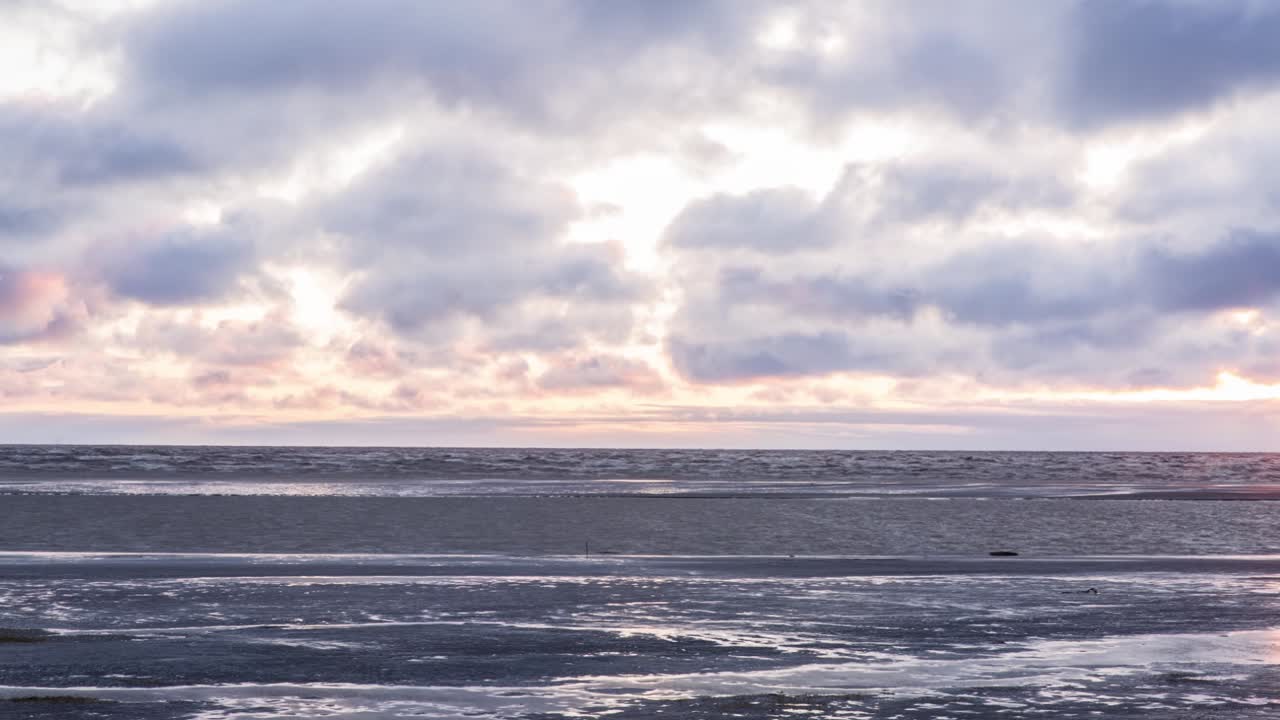 해안 해역에서 해가 지는 것