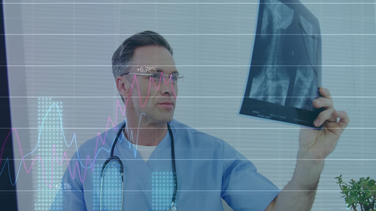 Doctor revisando un monitor mientras sostiene y gira una radiografía, con gráficos animados superpuestos a la radiografía que muestran el diagnóstico.