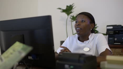 Woman-on-reception-at-beauty-spa-talking-to-guest