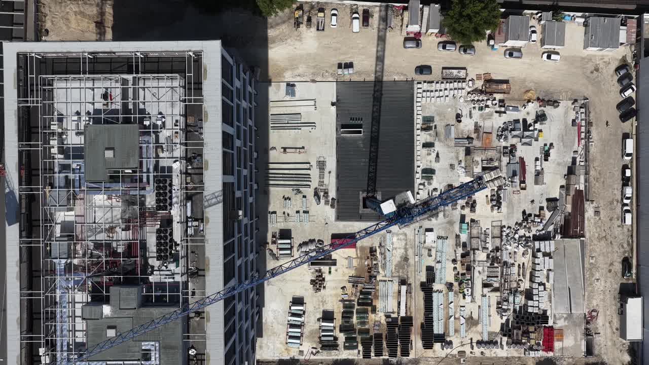 vista aérea de un sitio de construcción