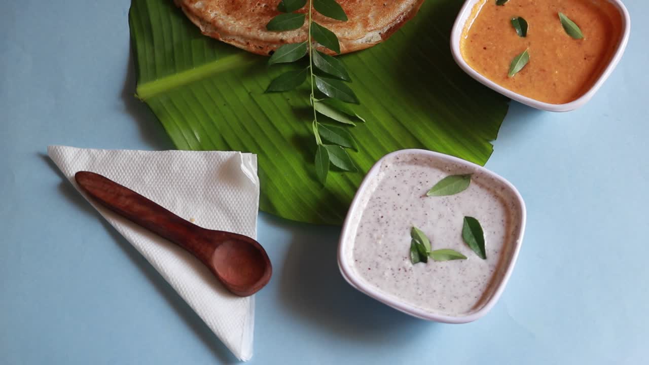 masala dosa giratoria, juego de comida del sur de la india dosa, sambhar y chutney de coco