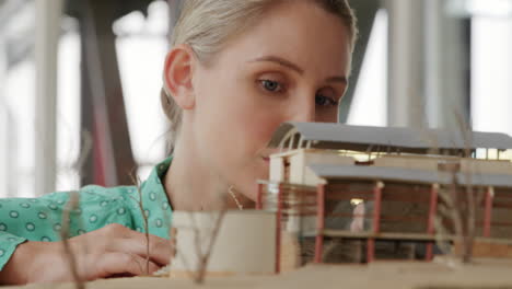 Young-woman-working-in-a-creative-office