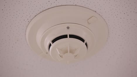 Close-up-shot-of-a-smoke-alarm-with-a-small-light-blinking