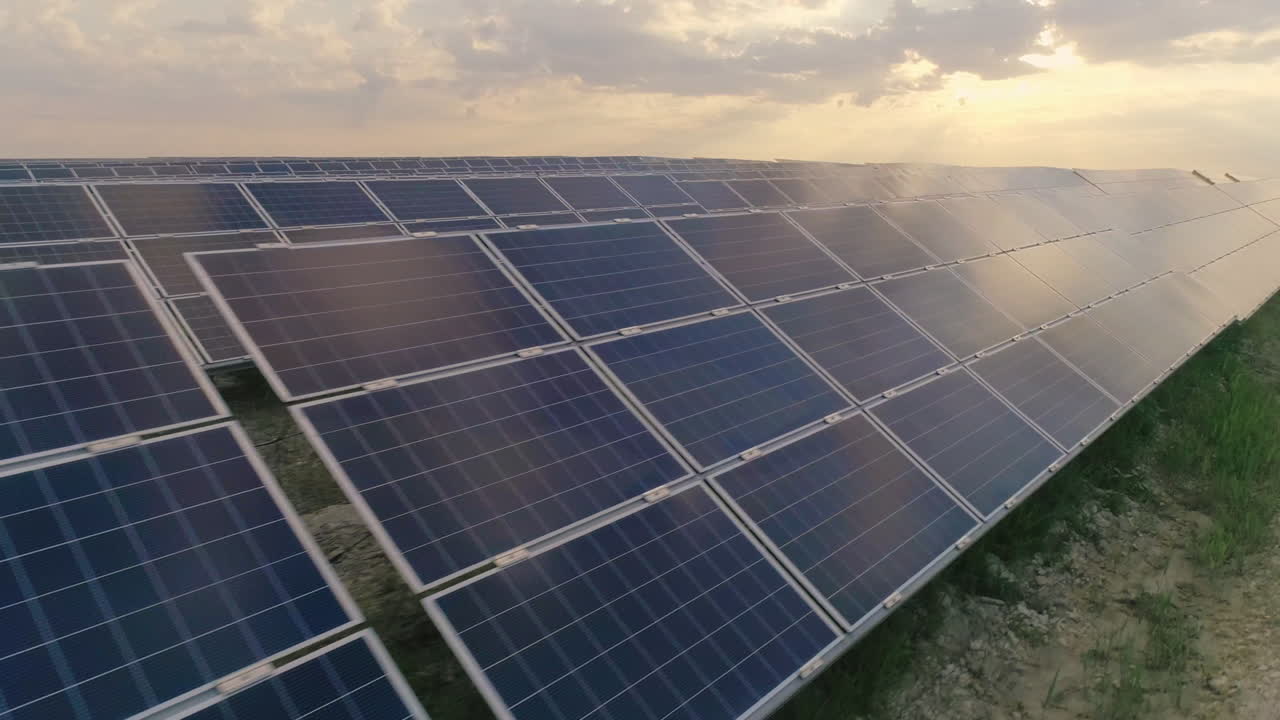 Pannelli solari che generano energia pulita