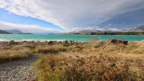 beautiful lake scenery in new zealand