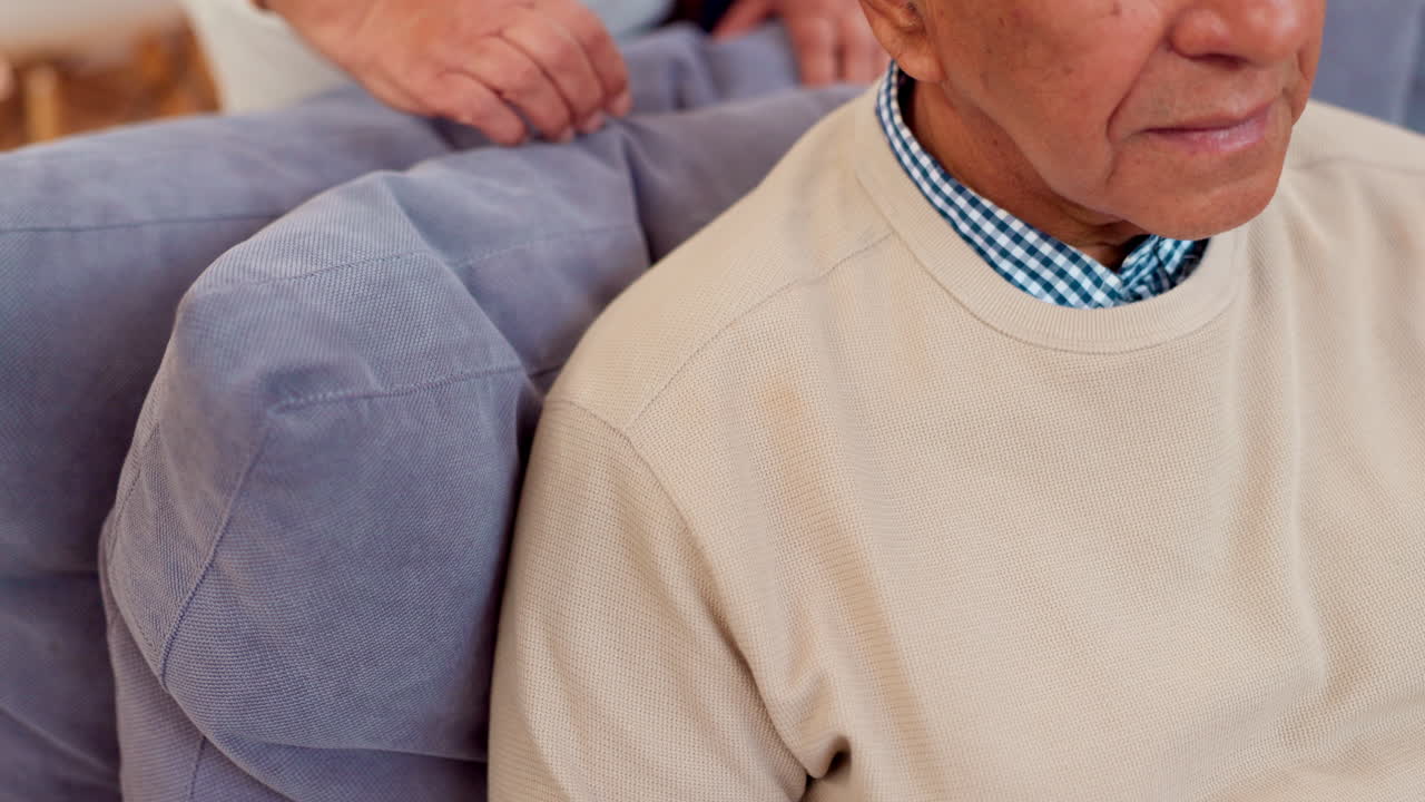 노인 부부 가 애정 을 나타내고 있다