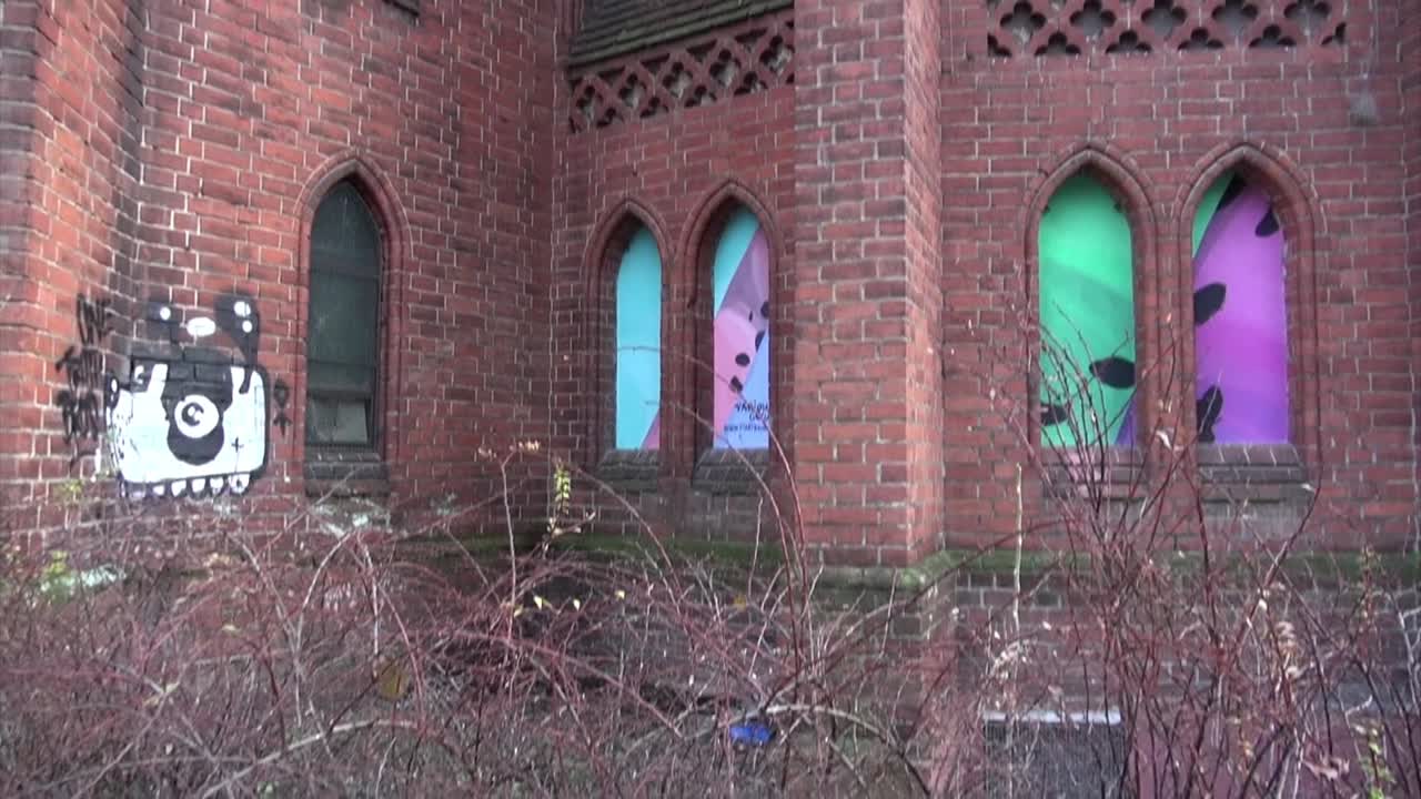 베를린의 헤르푸르츠플라츠 (herrfurtplatz) 교회에서 12월 23일 뉴 (neukölln)