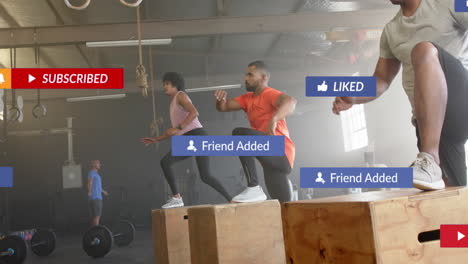 animación de notificaciones en las redes sociales sobre diversos entrenamientos en grupo en cajas en el gimnasio