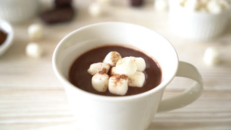 hot-chocolate-cup-with-marshmallows