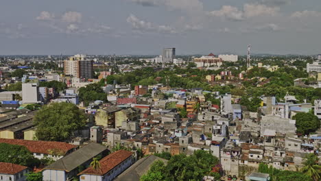 Colombo-Sri-Lanka-Aérea-V13-área-De-Paso-Elevado-10-Desde-Pettah-A-Través-De-Panchikawatta-Capturando-El-Populoso-Paisaje-Urbano-De-Un-Suburbio-Famoso-Por-El-Mercado-De-Repuestos-Para-Automóviles---Filmado-Con-Mavic-3-Cine---Abril-De-2023