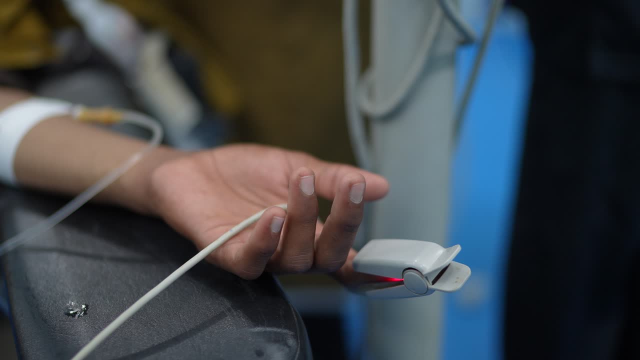 Monitoring arterial oxygen saturation (SpO2) levels in a Pakistani clinical setting