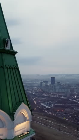 vista del paisaje urbano desde un punto alto en un día nublado