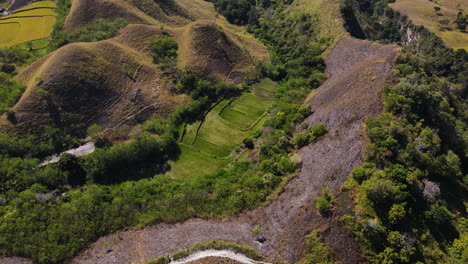 colinas y campos de terrazas en las islas de sumba, east nusa tenggara, indonesia