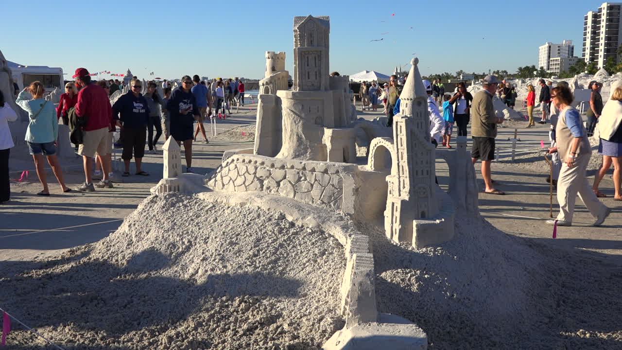 모래성 경연 대회는 플로리다 해변에서 창의력을 발휘합니다 1