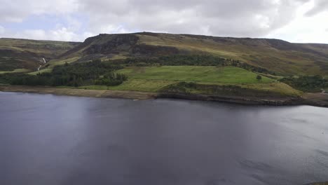 Imágenes-Aéreas-Del-Impresionante-Embalse-Dovestone-Y-La-Campiña-De-Yorkshire