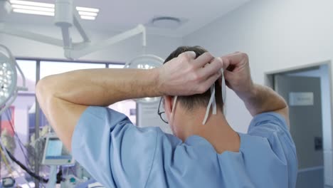 profesional médico que trabaja en un hospital