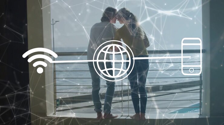 Par vender hovederne og læner sig for at røre pande mod pande ved et gelænder, mens en teknologisk overlejring viser Wi-Fi, en globus og en telefon.