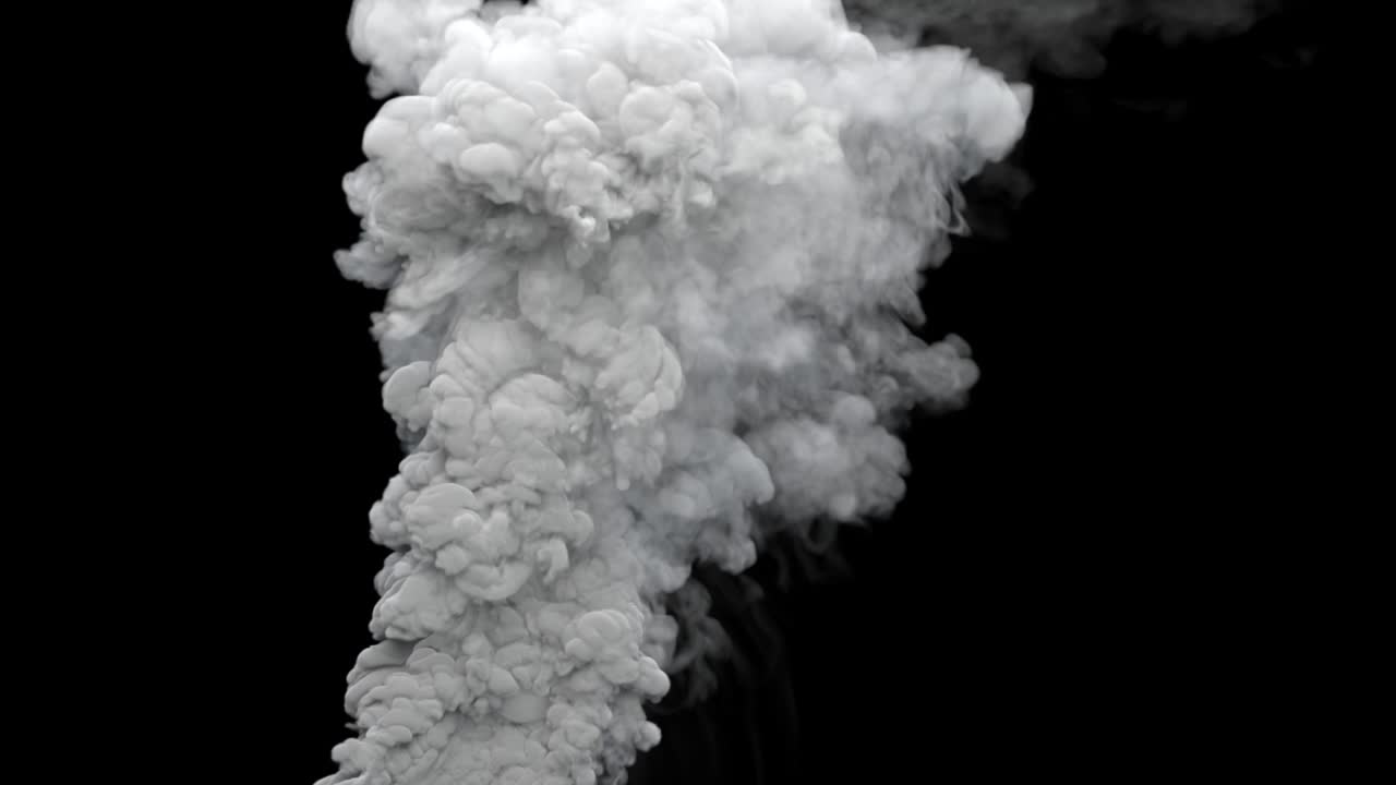 vapor de contaminación blanca pesada o columna de vapor, aislada - vídeo en bucle