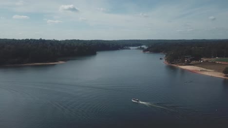 Sobrevuelo-Aéreo-Del-Embalse-Del-Lago-Hartwell-Cerca-De-Clemson-SC