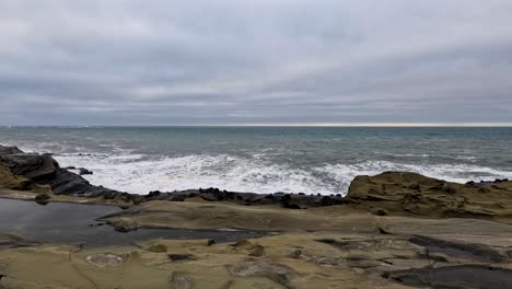 Pacific-Ocean-waves-meet-the-coast