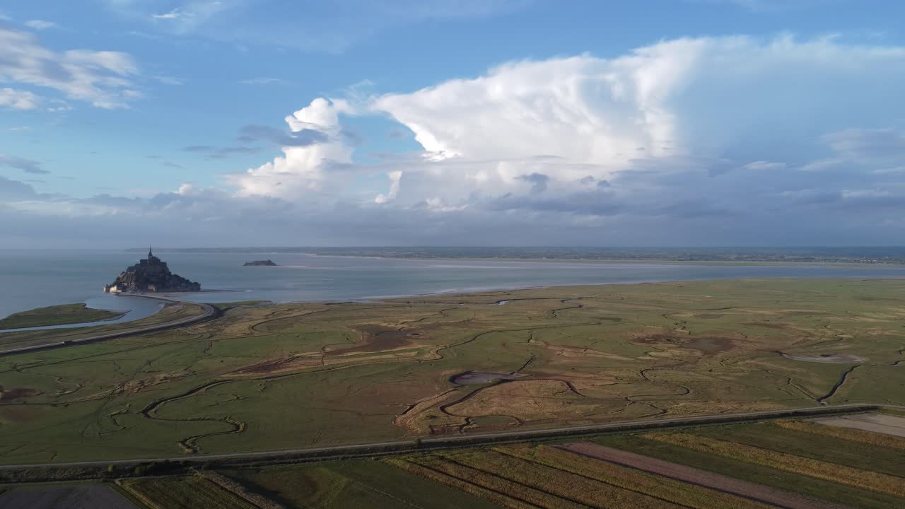 프랑스 브리타니의 유명한 몽생미셸, 화창한 날씨