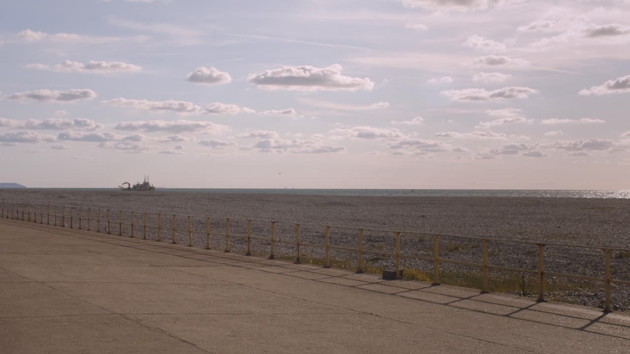 золотой восход солнца над пляжем на перл-стрит в бич-хэвен, штат нж, на острове лонг-бич