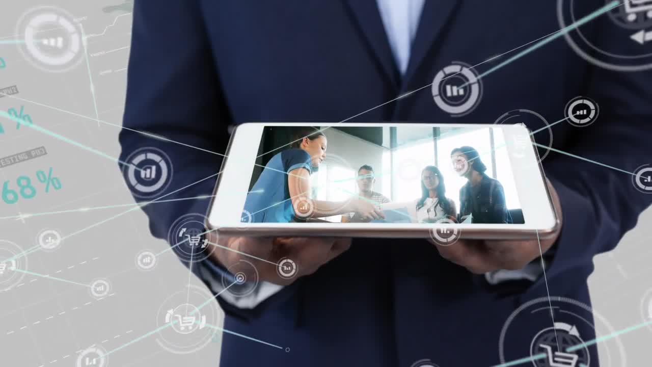 animación del procesamiento de datos sobre diversas personas de negocios que realizan videollamadas en la oficina