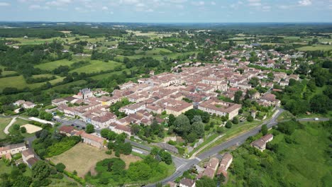 Drone-De-Alto-ángulo-De-La-Ciudad-De-Monpazier,-Francia,-Aéreo