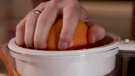 squeezing an orange with a very poor squeezer