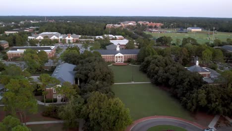 Luftangriff-Auf-Die-University-Of-North-Carolina-In-Wilmington