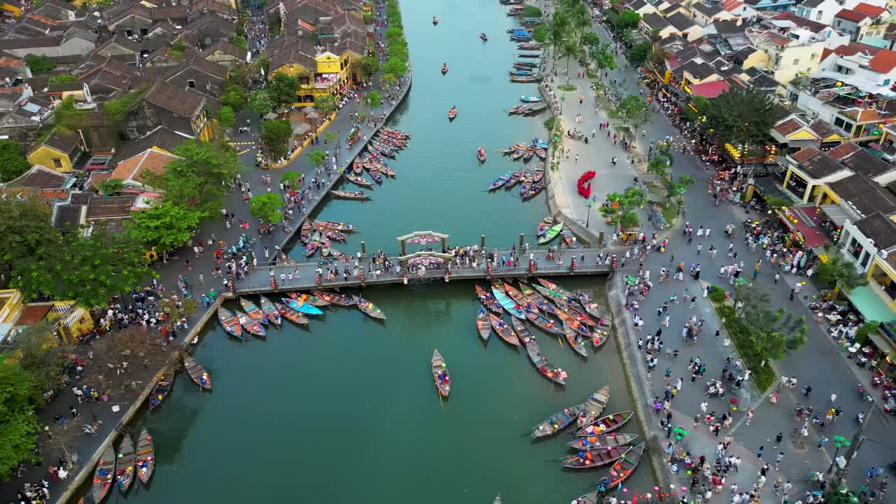 Aerial View Of Tourists At Hoi An Old Town - Boat Tour At Thu Bon River In Vietnam.